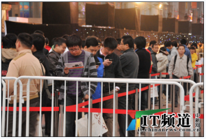 iPhone buyers in Beijing. Photo: it.chinanews.com.cn